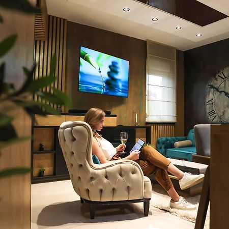 Design Apartment Platinium Spa Lux 5 Star "Havana" Completely Private Wellness & Spa Free Included Sauna & Jacuzzi & Salt Wall & Fire Place & 3D Ceilings & Business Wifi & Netflix & Keyless Code Entry & Full Smart App & Secure 2 Parking Place Cuprija Bagian luar foto