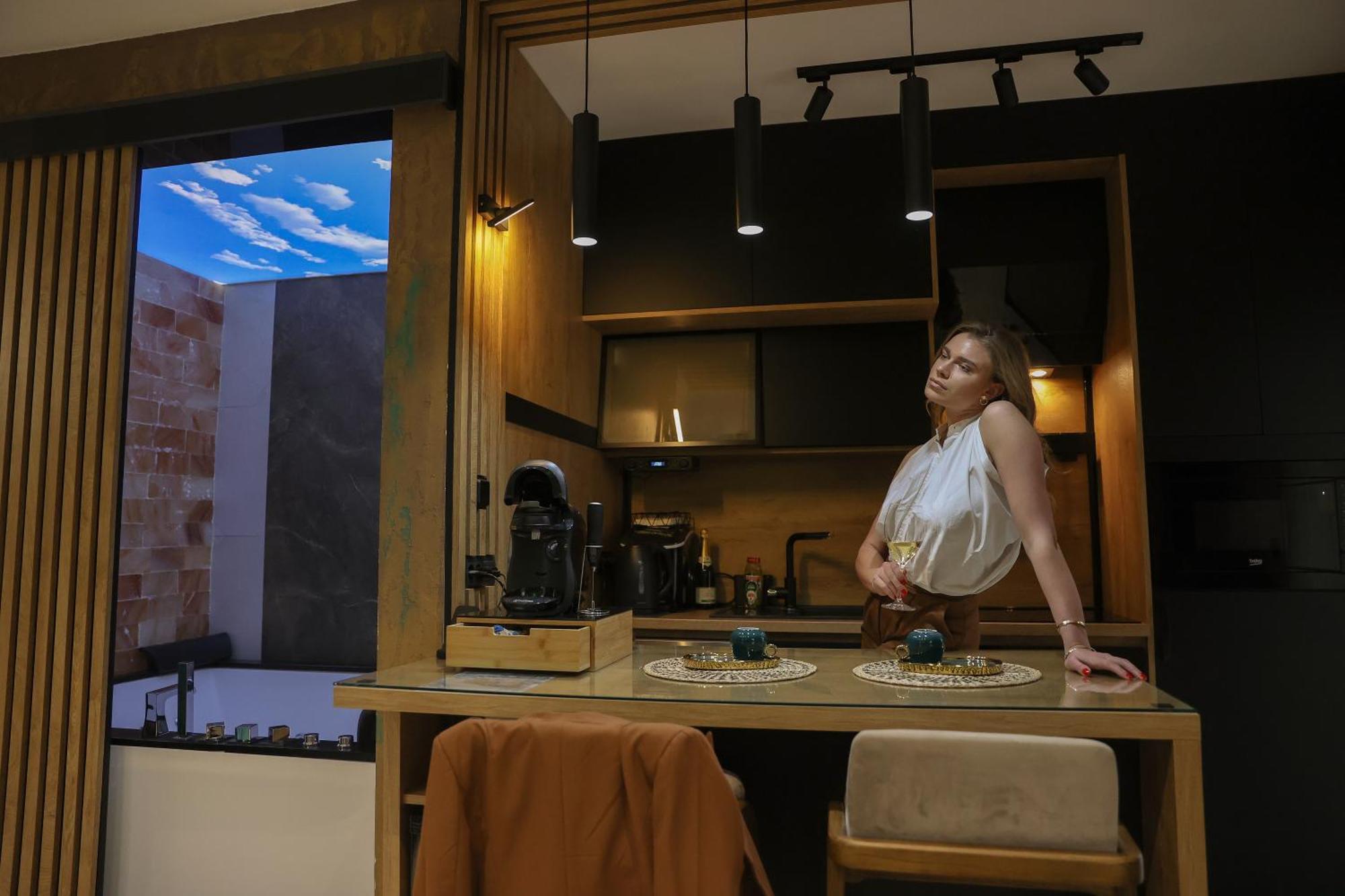 Design Apartment Platinium Spa Lux 5 Star "Havana" Completely Private Wellness & Spa Free Included Sauna & Jacuzzi & Salt Wall & Fire Place & 3D Ceilings & Business Wifi & Netflix & Keyless Code Entry & Full Smart App & Secure 2 Parking Place Cuprija Bagian luar foto