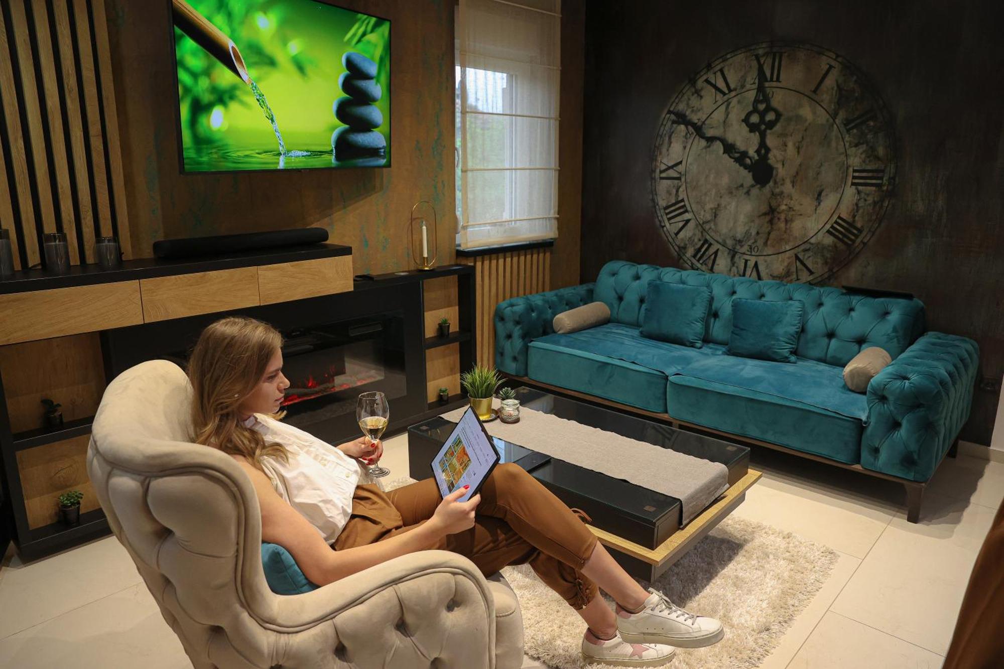 Design Apartment Platinium Spa Lux 5 Star "Havana" Completely Private Wellness & Spa Free Included Sauna & Jacuzzi & Salt Wall & Fire Place & 3D Ceilings & Business Wifi & Netflix & Keyless Code Entry & Full Smart App & Secure 2 Parking Place Cuprija Bagian luar foto