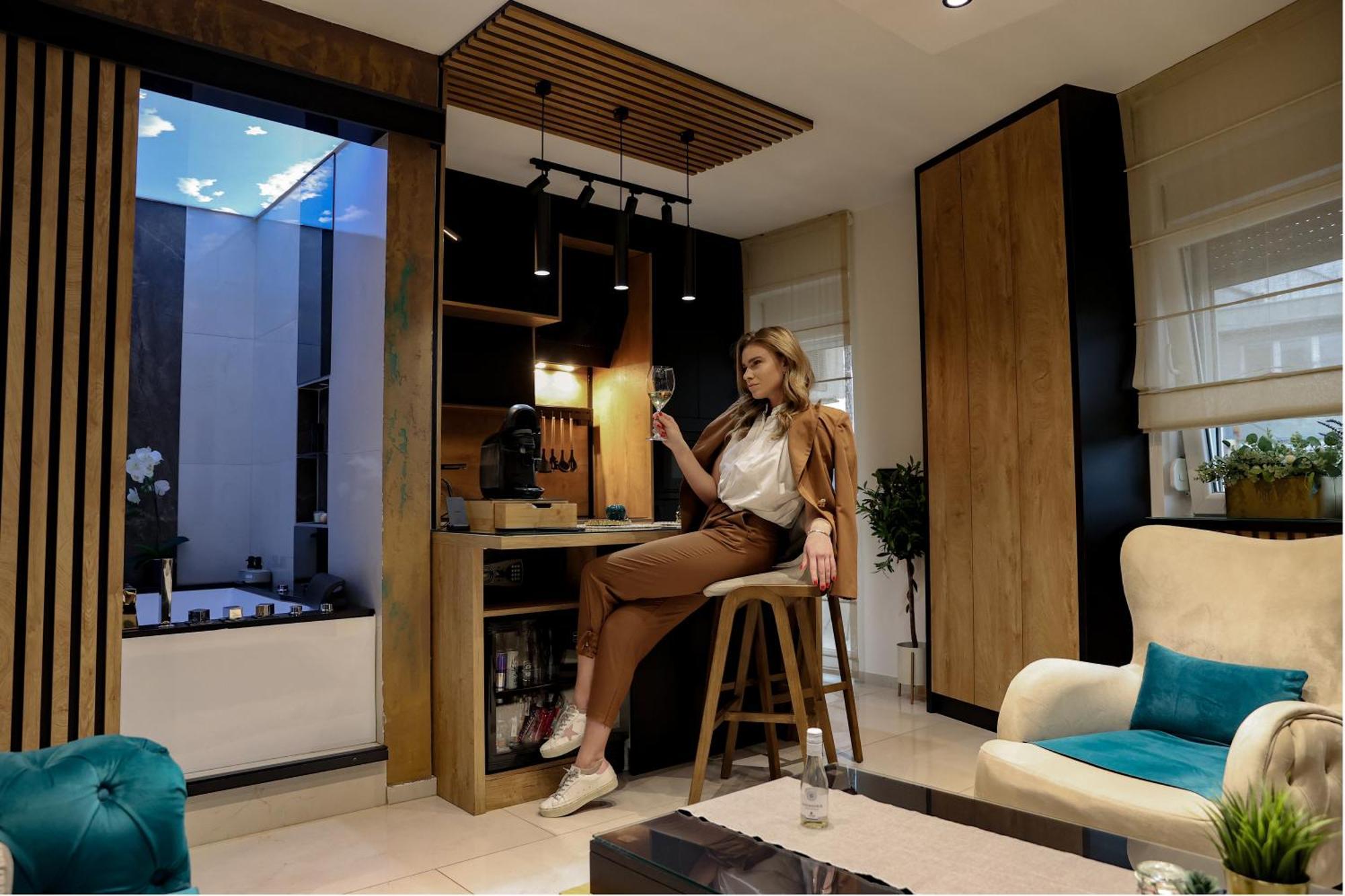 Design Apartment Platinium Spa Lux 5 Star "Havana" Completely Private Wellness & Spa Free Included Sauna & Jacuzzi & Salt Wall & Fire Place & 3D Ceilings & Business Wifi & Netflix & Keyless Code Entry & Full Smart App & Secure 2 Parking Place Cuprija Bagian luar foto